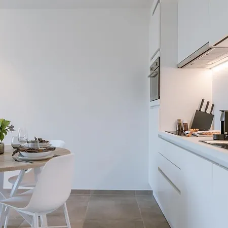 Huswell - Bright At The Harbor Of Ostenda