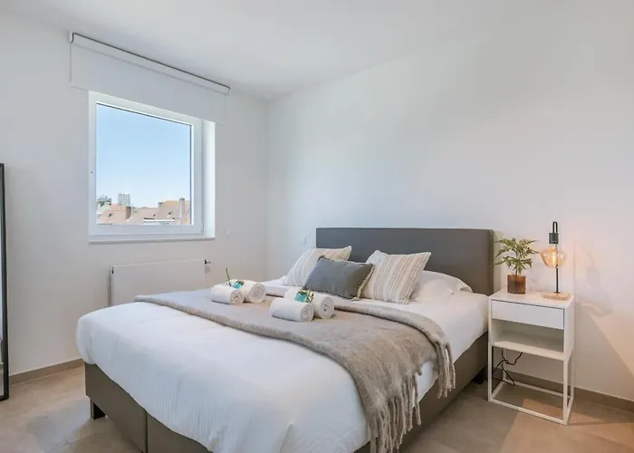 Huswell - Bright At The Harbor Of Apartment