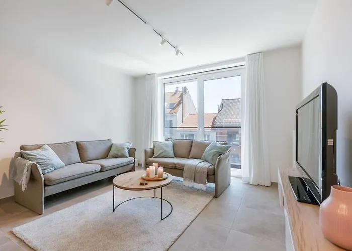 Huswell - Bright At The Harbor Of