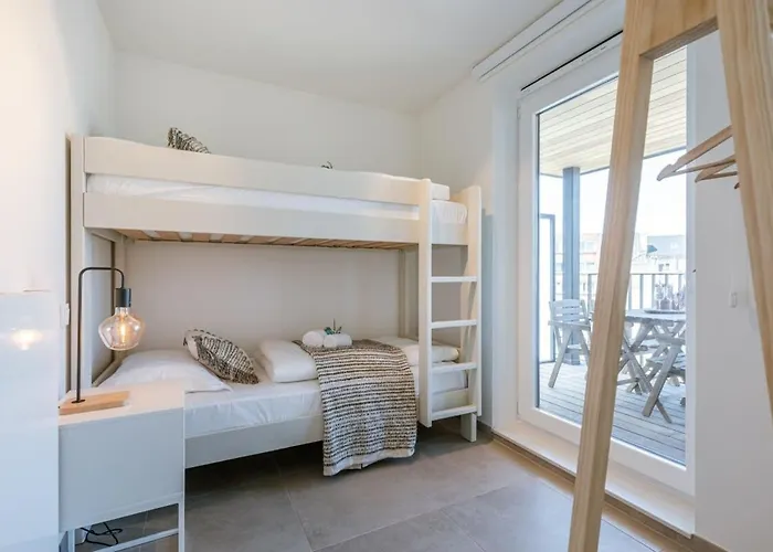 Huswell - Bright At The Harbor Of * Ostende