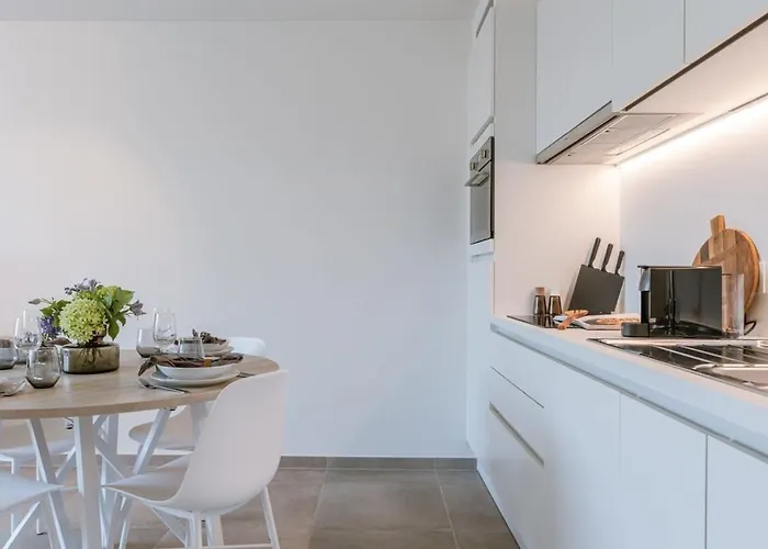 Huswell - Bright At The Harbor Of Ostende